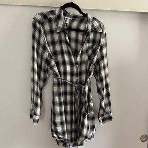 Plaid maternity shirt